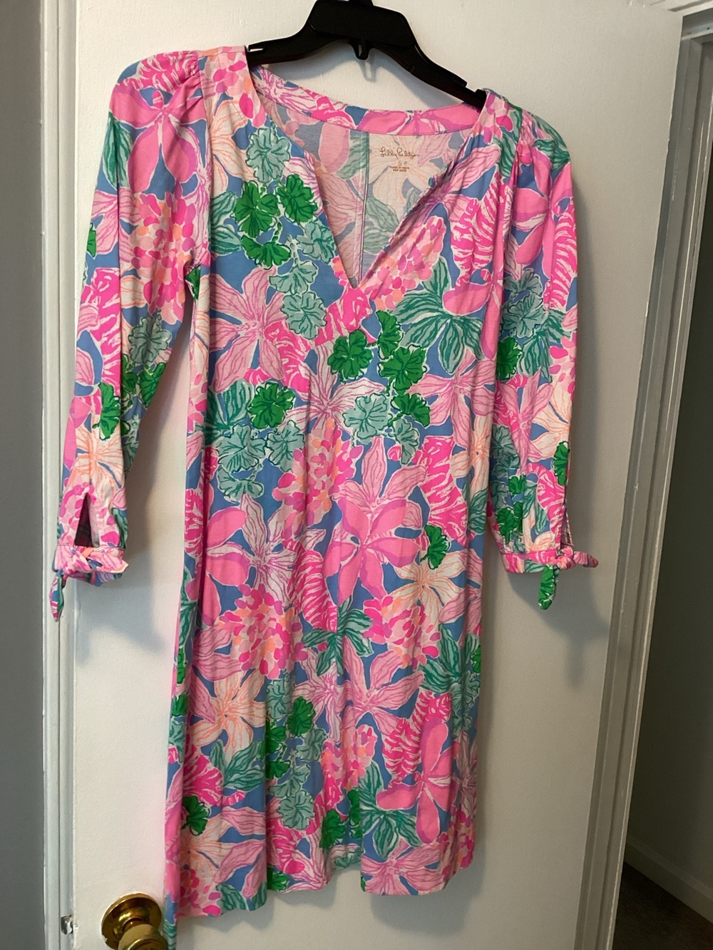 Lilly Pulitzer dress. Vee neck tie sleeves